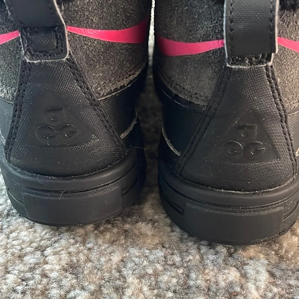 Nike Kids ACG Fur Lined Sneaker Boots Size:11C Hot Pink Black and Grey - Picture 8 of 15